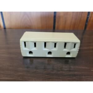 Vintage Ivory Eagle 15A 125V 3-Plug Splitter, ground, tri-plug